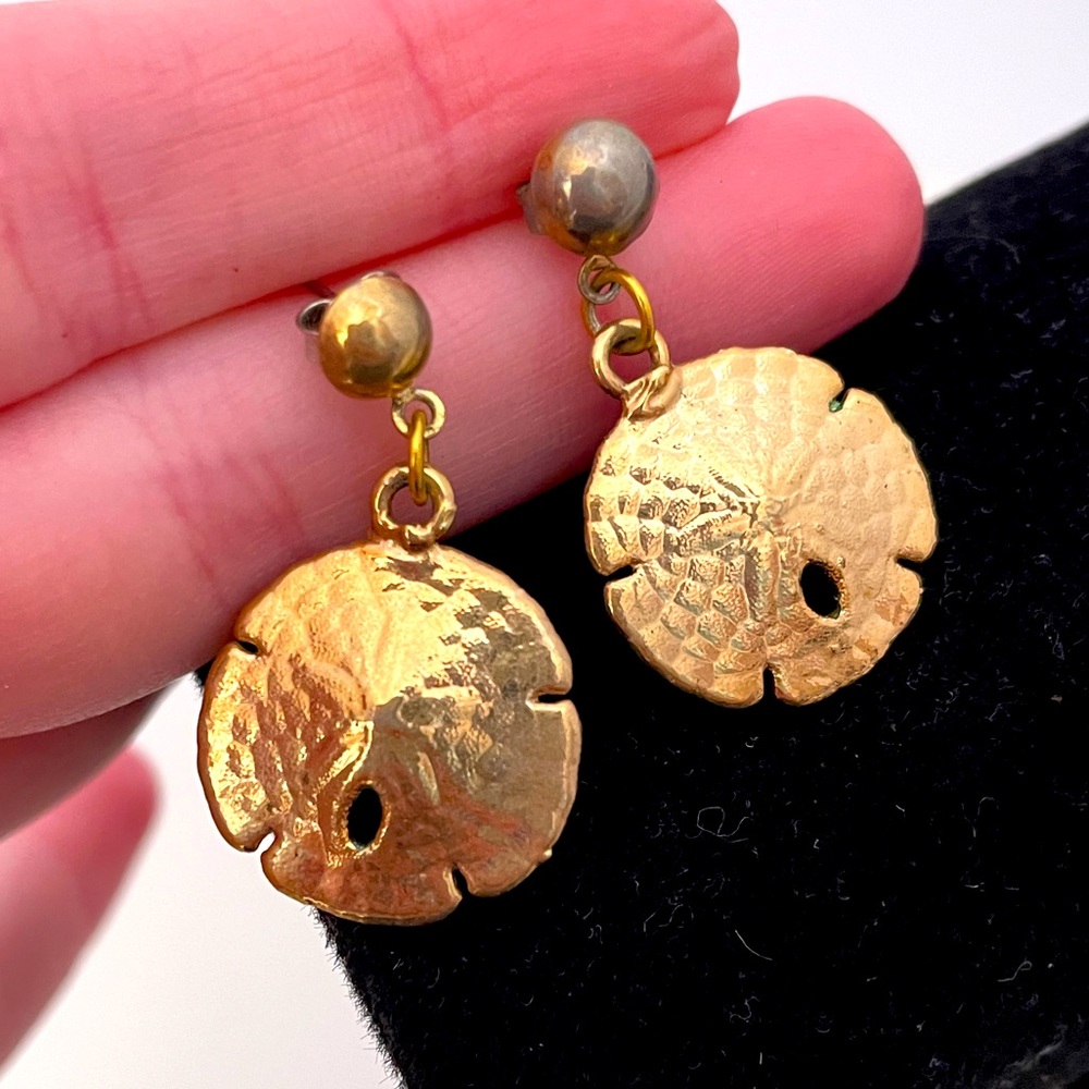 Vintage GOLD PLATED Real SAND DOLLAR Shell Summer Beach Mermaid Core Earrings